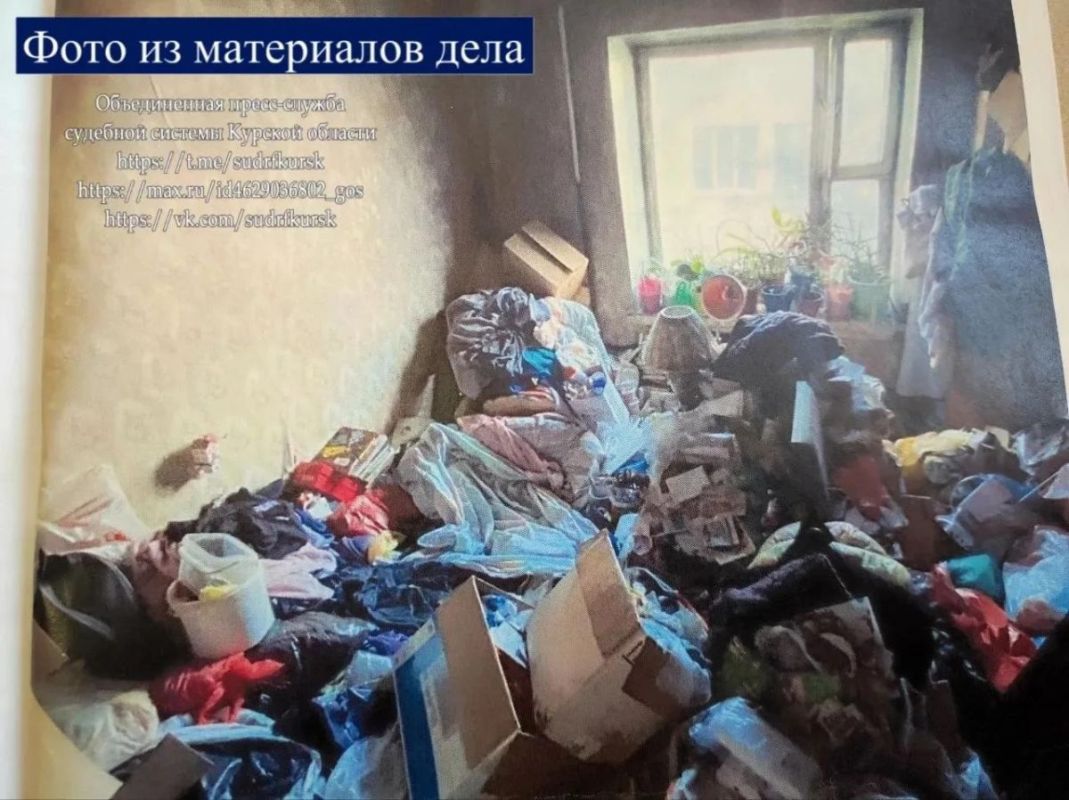66-летнюю курянку требуют выселить из квартиры из-за хлама, отсутствия мебели и насекомых
