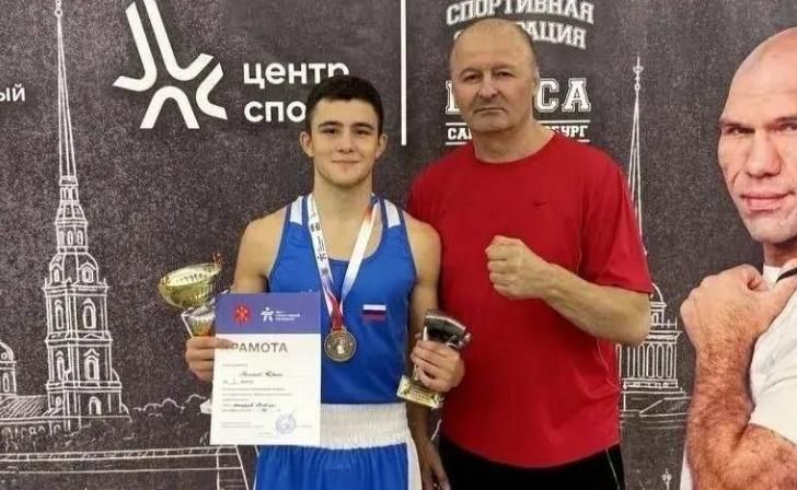 Курянин Кирилл Минаков одержали 4 победы на Всероссийском турнире по боксу