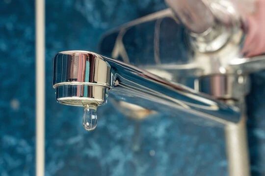 Более 80 улиц и переулков Луганска сегодня останутся без воды