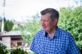 Мэр Курска с цветами пришел к Николаю Овчарову