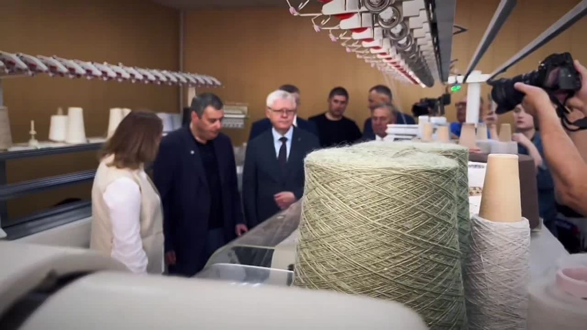 В рамках выездного мероприятия Губернатор Курской области Александр Хинштейн посетил предприятие «Бел-Поль»