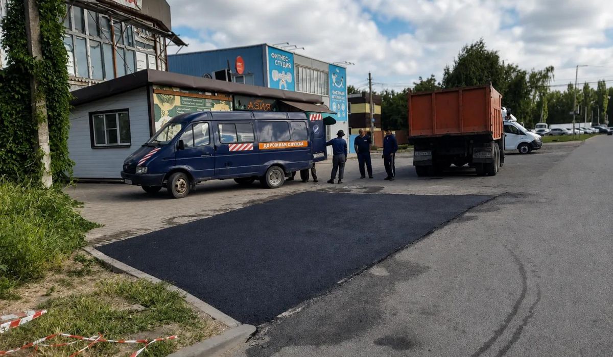 В Курске по 11 адресам восстановили грунт и асфальт после земляных работ