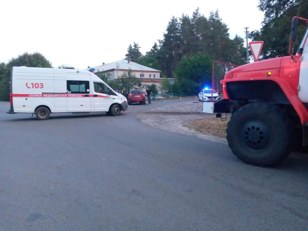 Огнеборцы ПЧ Рыльского района на ДТП