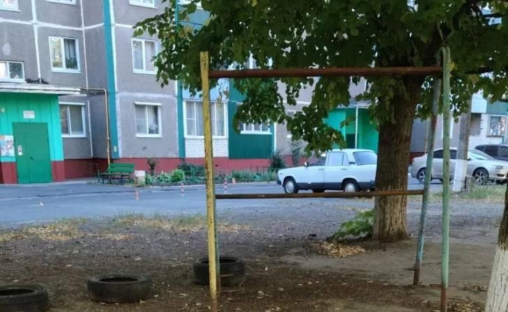 В Курске школьницу, получившую травму на площадке, перевели на семейное обучение