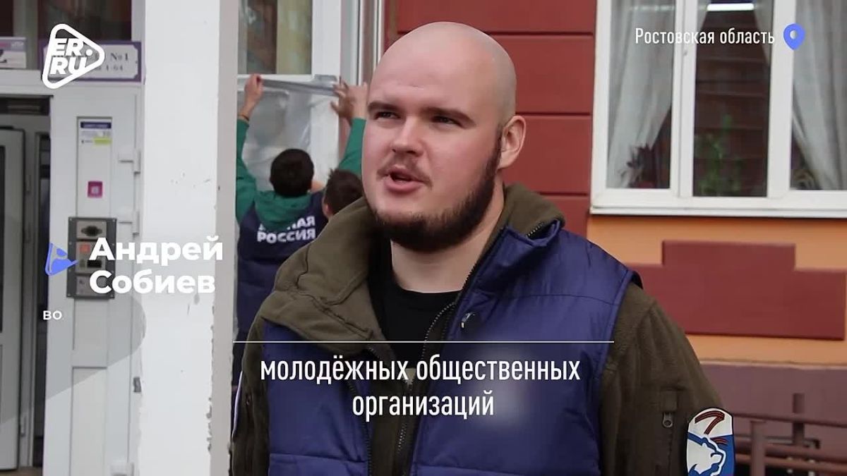 Волонтёры помогают устранять последствия атаки ВСУ в Ростове-на-Дону