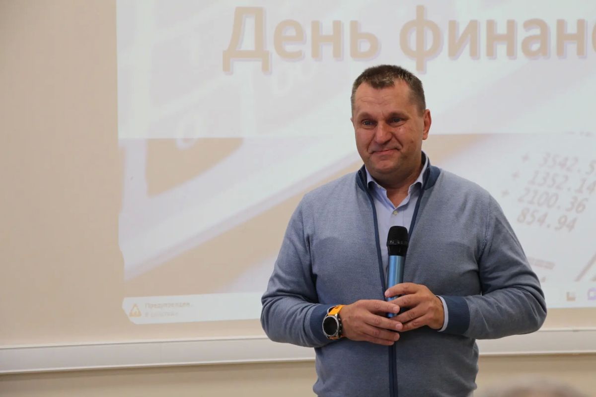 Алексей Спиридонов: В день финансиста в администрации Суджанского района прошел праздничный концерт