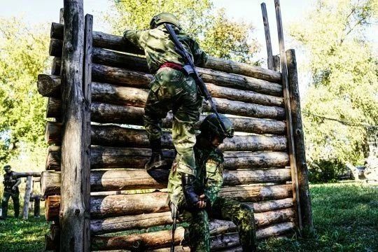 В Курске прошли военно-прикладные соревнования среди школьных команд