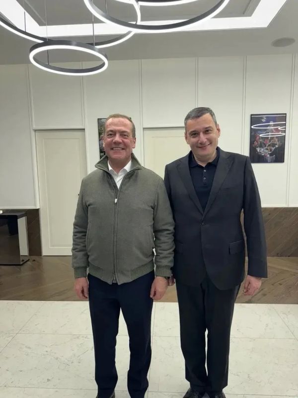 Александр Хинштейн поздравил с днём рождения Дмитрия Медведева
