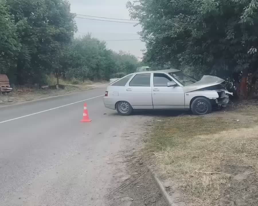 14.09.2026 г. примерно в 12.30 в районе д. 126 по ул. 1-я Степная г.Курска несовершеннолетний водитель 2009 г.р. (17 лет) допустил наезд на препятствие (дерево)
