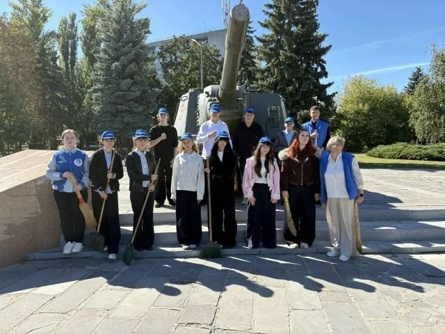 Акцию «Чистый обелиск» по уборке территории закрепленной за гимназией №1 монумента Танк (артиллерийская установка САУ-152), установленная в честь 50-летия Победы в Великой Отечественной войне, который находится на площади...