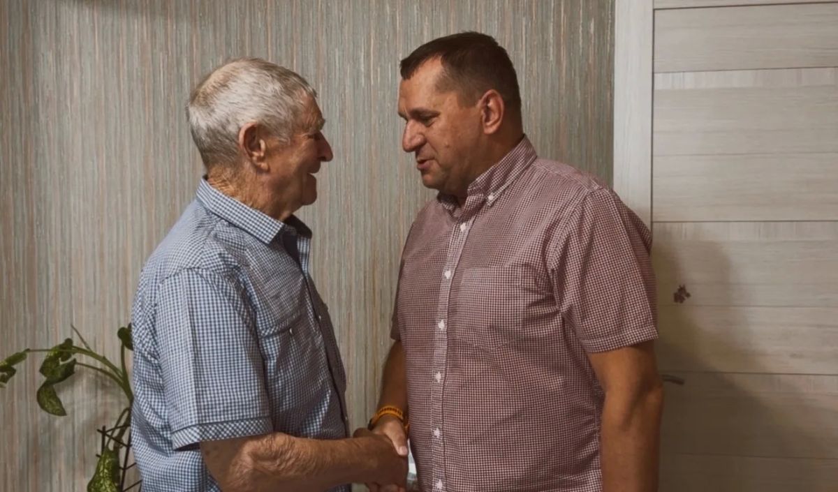 Алексей Спиридонов: Вместе с главой Плеховского сельсовета Екатериной Васильевной Феоктистовой выполнили почетную миссию - поздравили Ивана Григорьевича