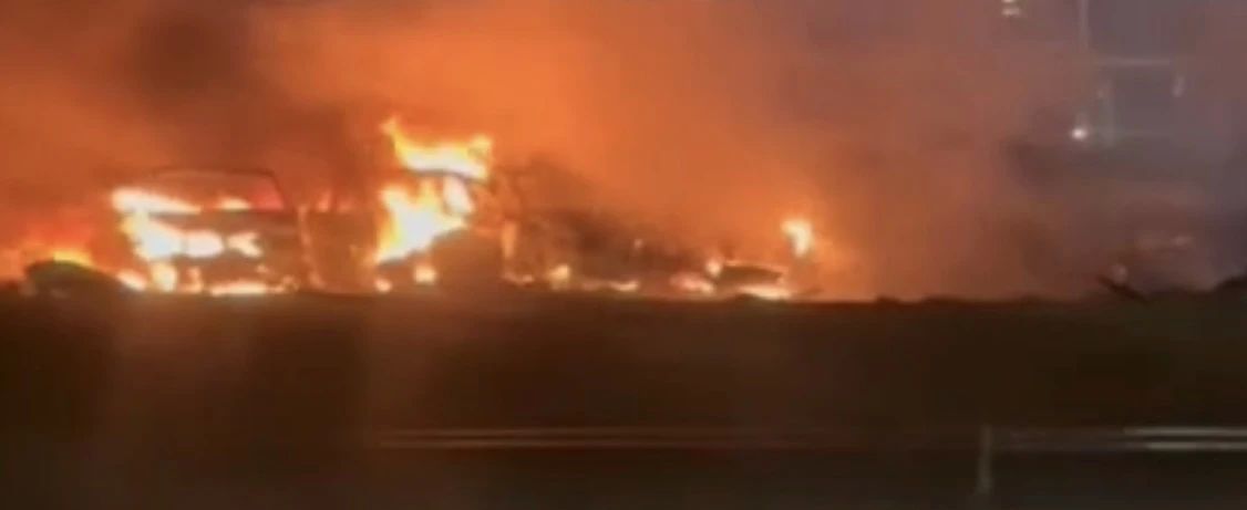 Вечером 14 сентября в Курске вспыхнули несколько автомобилей