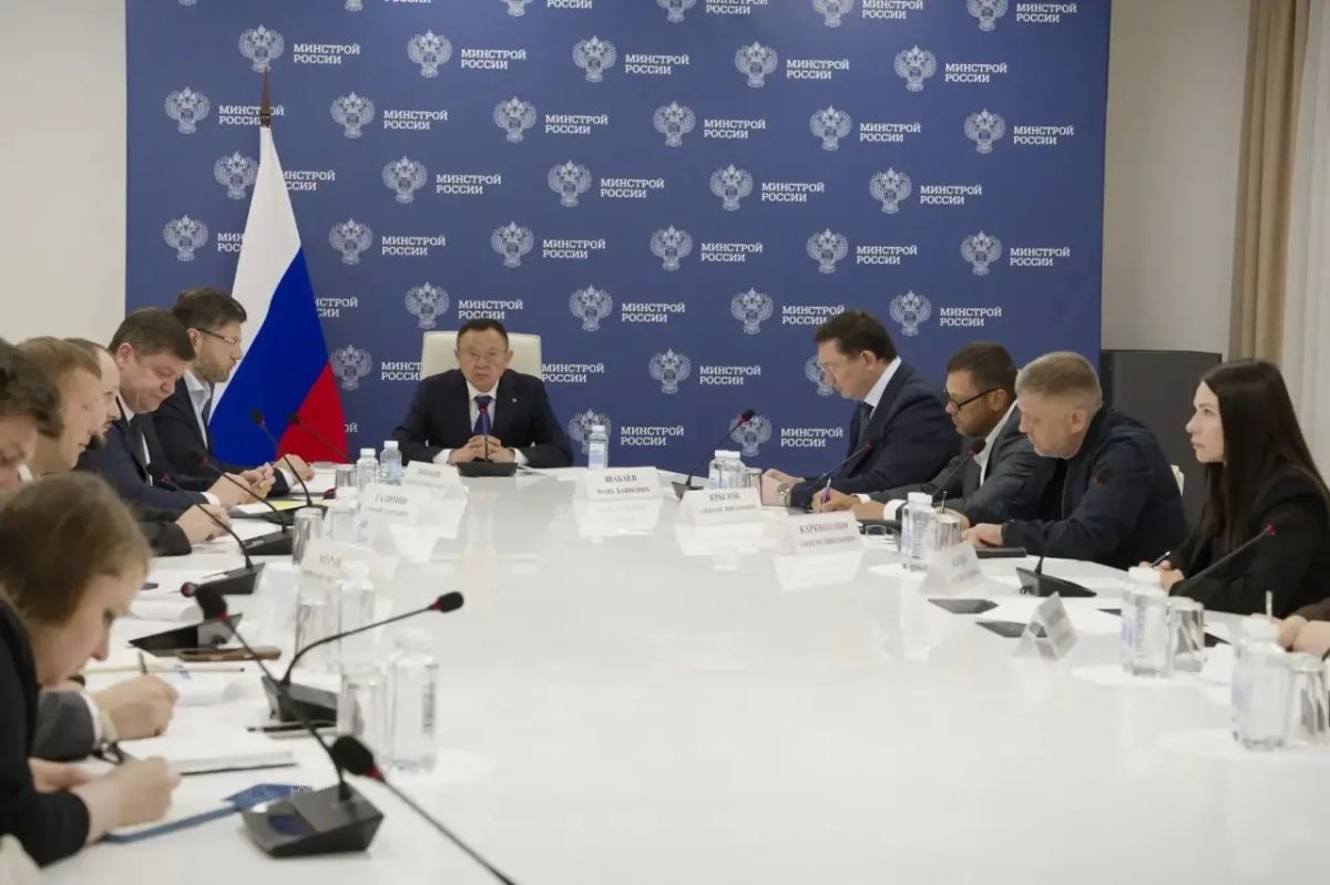 Глава Минстроя России Ирек Файзуллин провел совещание по реализации мероприятий на территории Курской области