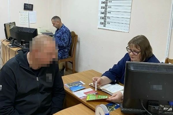 Начальник кадрового центра по Центральному округу города Курска Елена Вдовенко провела для осужденных УИИ ярмарку вакансий