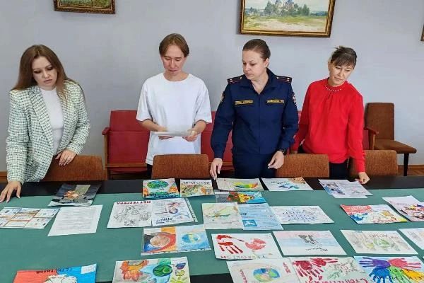 Цвета против террора: дети сотрудников УИИ Курской области нарисовали мир без экстремизма