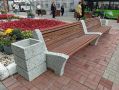 В Курске на улице Ленина установят 127 новых скамеек и 107 урн