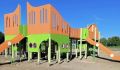 В Курской области в райцентре устанавливают новую детскую площадку