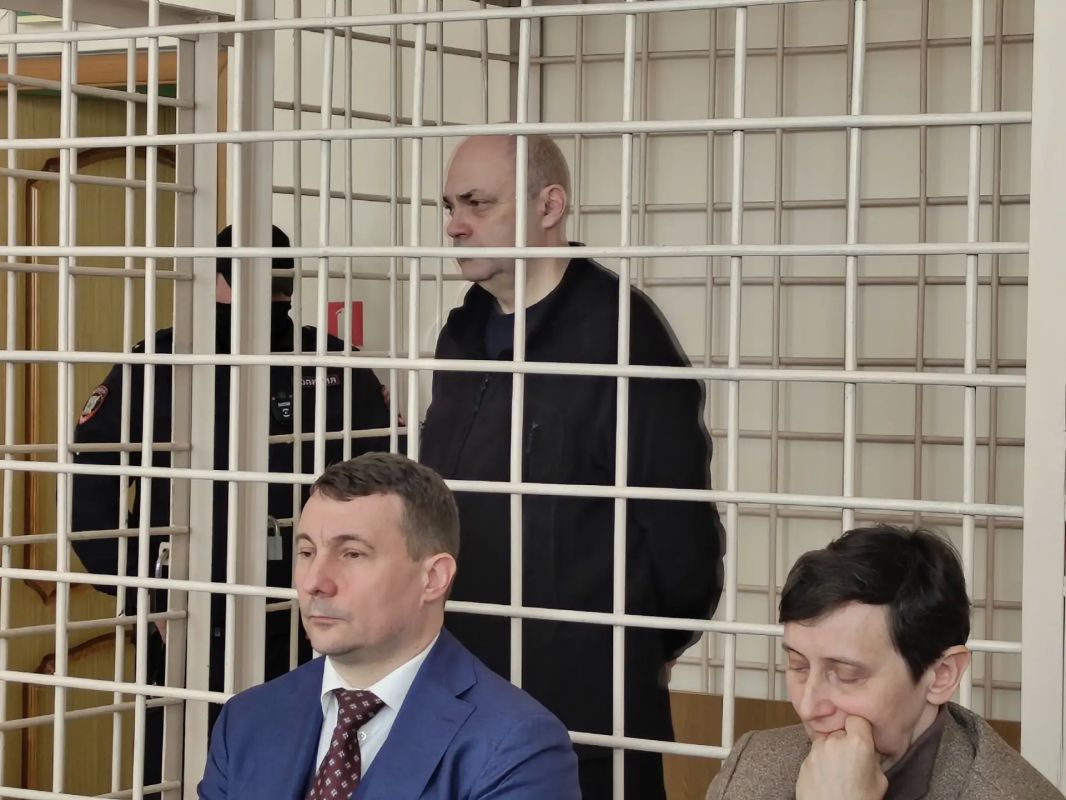 Mash: в ИК экс-губернатора Курской области Алексея Смирнова прозвали "Батей" и наказали за мат