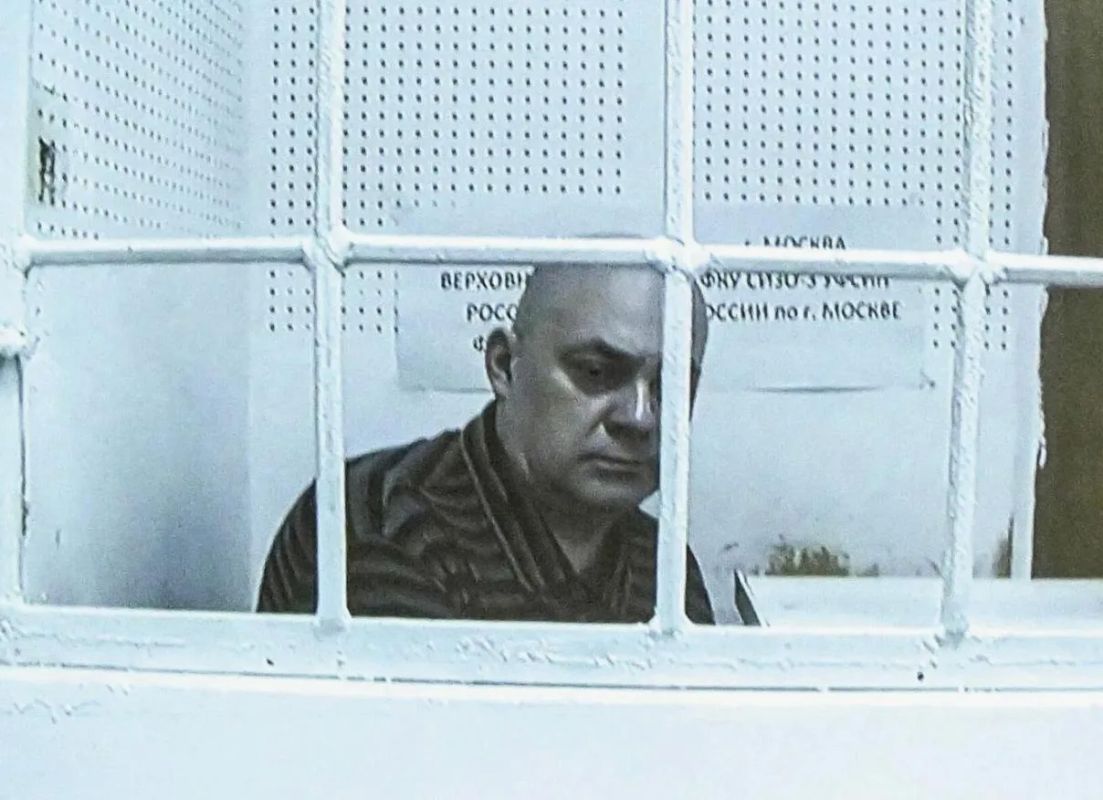 «Освоился»: экс-губернатор Смирнов получил от зэков кличку «Батя» и кроет матом тюремщиков
