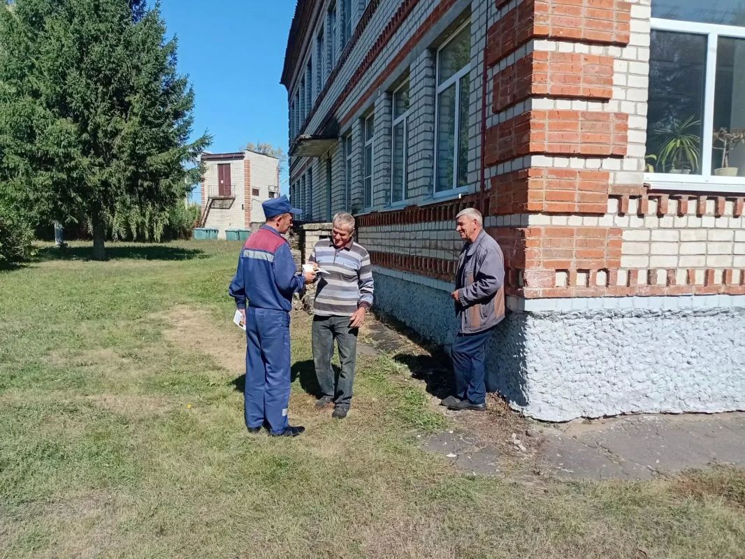 Жителям села Большое Жирово Фатежского района рассказали о безопасности