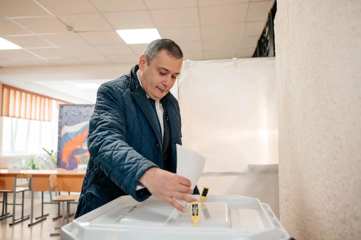 Александр Хинштейн проголосовал на выборах за стабильность и победу