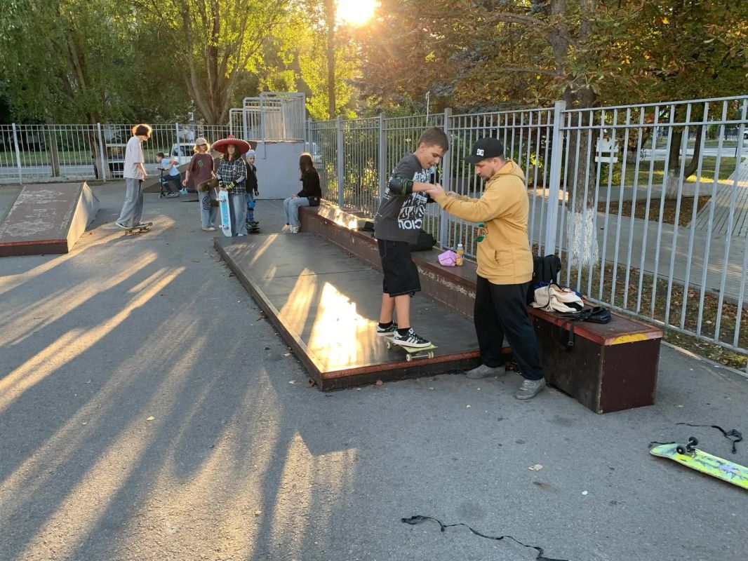 скейт-парке «Гелиос» продолжаются занятия школы скейтбординга