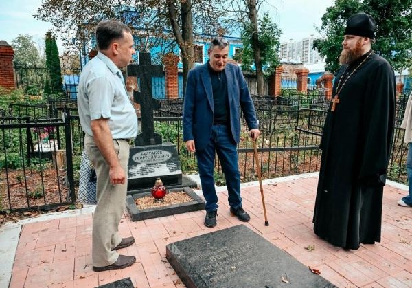 Хинштейн посетил Никитское кладбище и проверил ход реконструкции мемориала