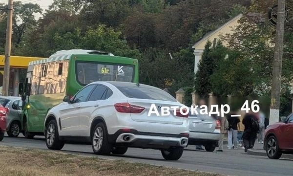 В Курске случилась авария с автобусом возле АЗС