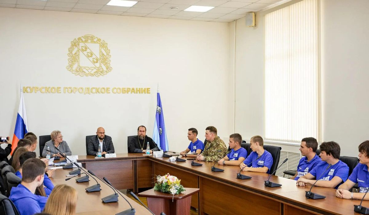 Мэр Курска поблагодарил волонтеров «Молодой гвардии» за помощь приграничью