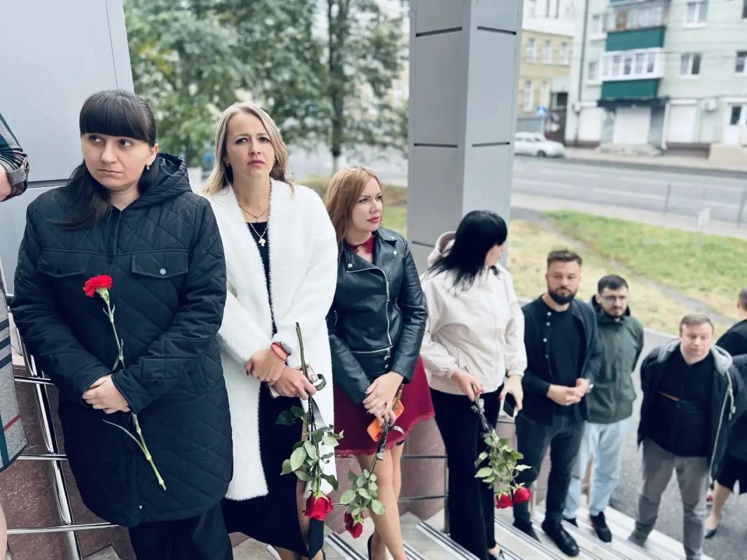 В Курске на здании «Ростелекома» на Радищева открыли мемориальную доску инженеру Курского филиала Александру Некрасову