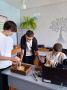 В рамках дополнительной общеразвивающей программы «Химия вокруг нас» педагог дополнительного образования Галина Боева провела в Хмелевской школе увлекательное занятие на тему «Анализ почвы»
