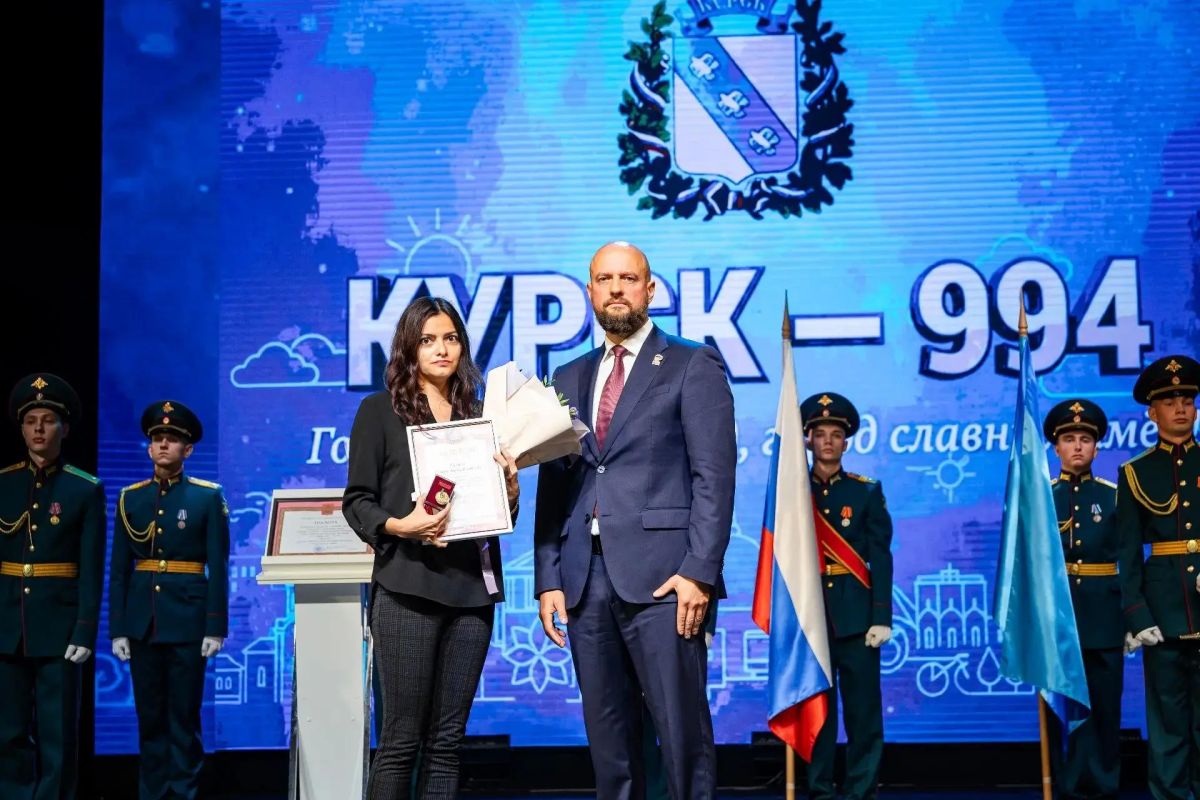 Дочь Олега Радина получила отцовский знак «Почетного гражданина Курска»