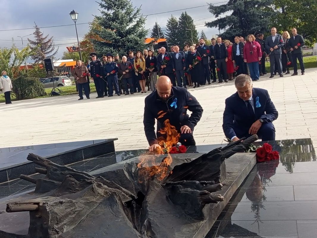 На мемориале «Курская дуга» возложили цветы и венки