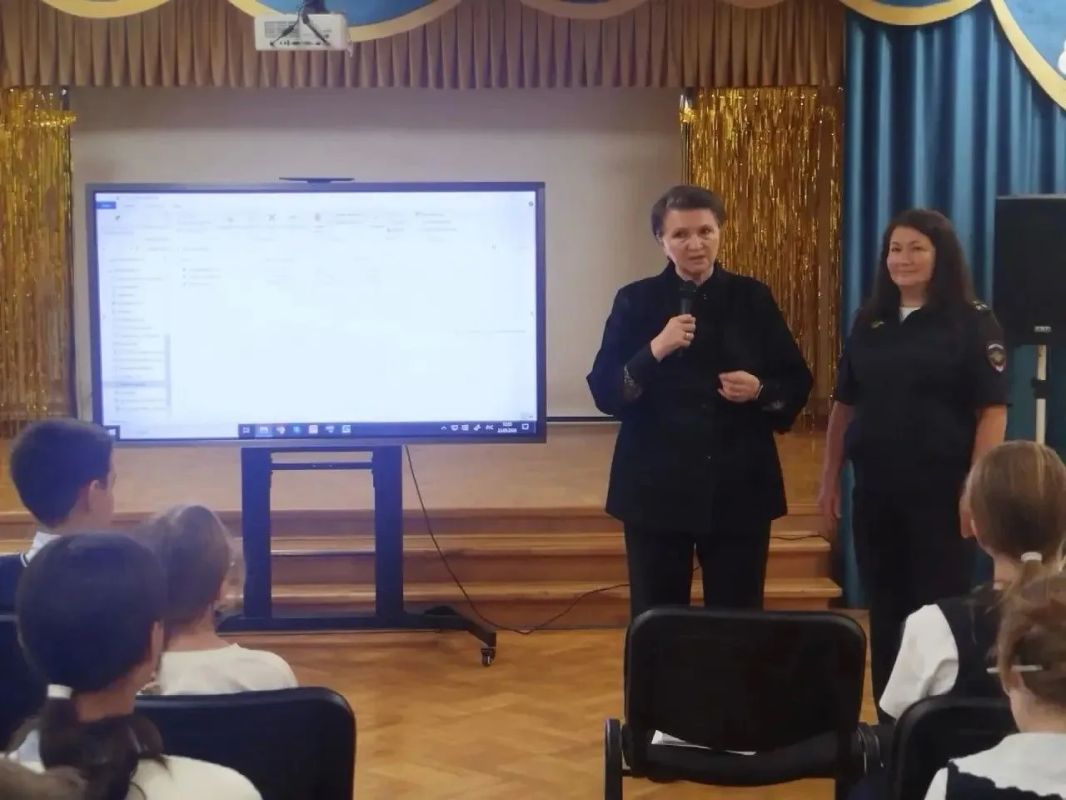 В Курске полицейские и общественники дали старт акции «Правовой десант»