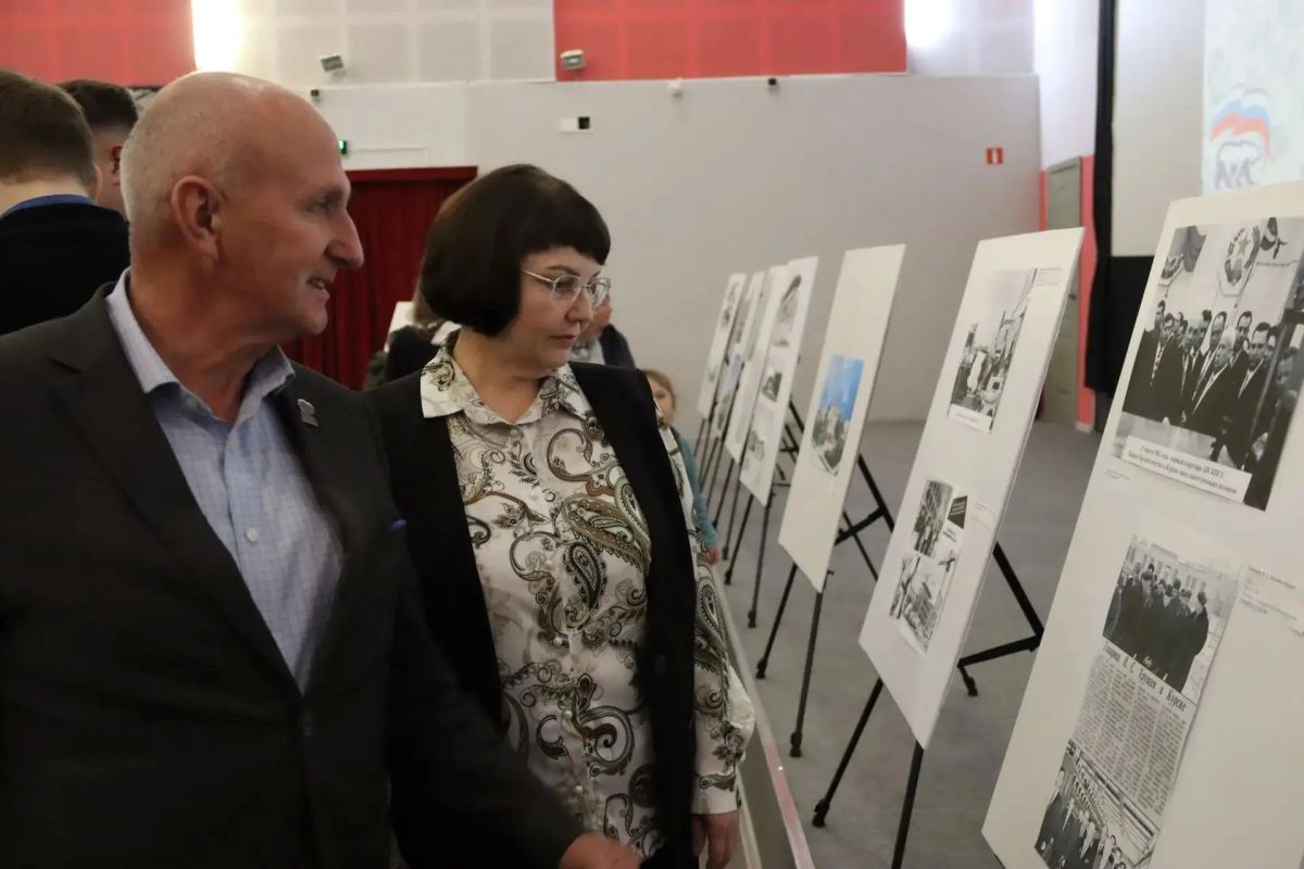 В областном центре единороссы открыли выставку: «Малая история большого города: Волокно в летописи Курска»