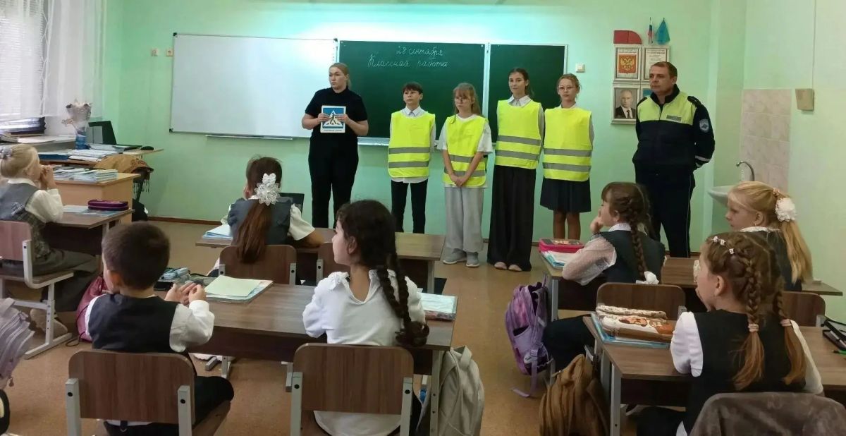 Сотрудники ОГИБДД «Фатежский» провели профилактическую встречу с учащимися Конышевской школы