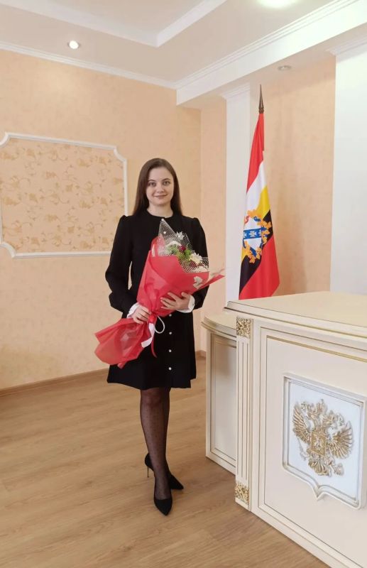 Сегодня свой день рождения отмечает консультант отдела ЗАГС администрации Фатежского района София Полякова