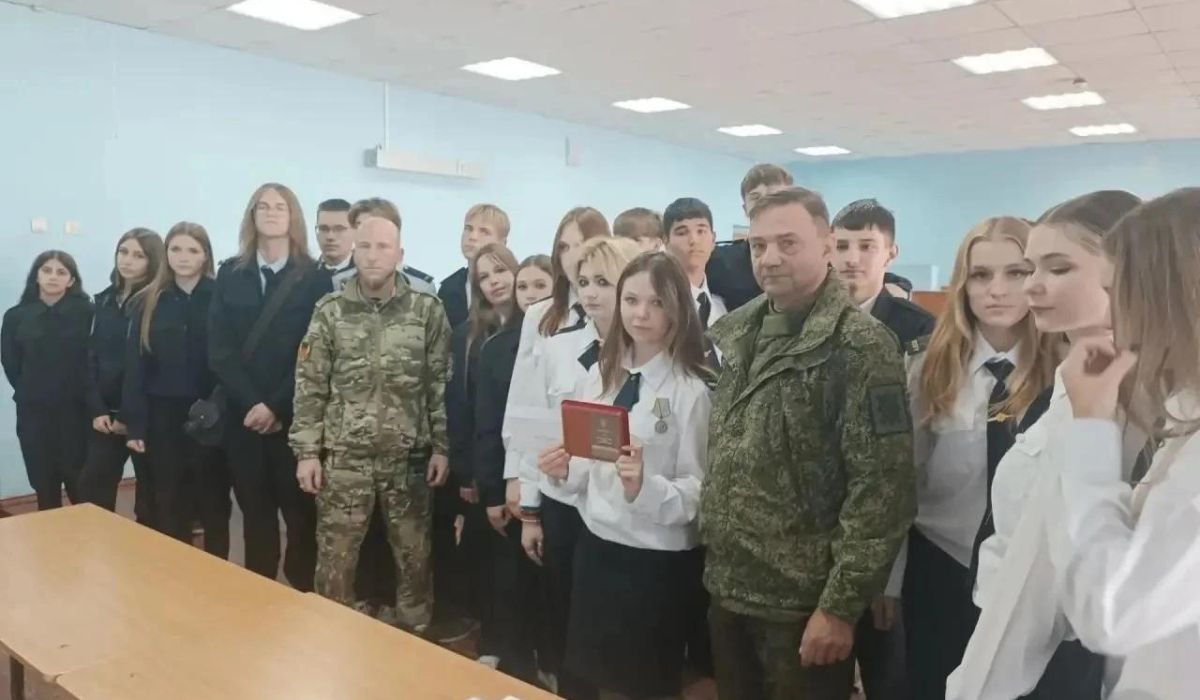 Студентка из Курска получила медаль за помощь раненым бойцам в больнице Льгова