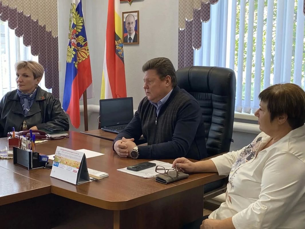 Сегодня министр цифрового развития и связи Курской области Сергей Кожевников с рабочим визитом посетил Касторенский район
