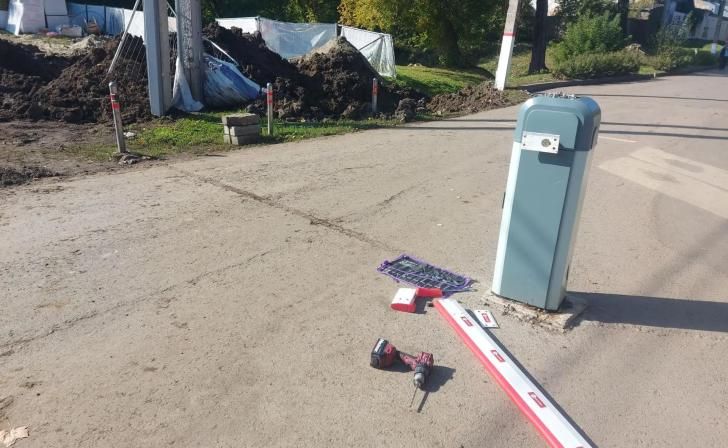 В Курске задержали вандала, сломавшего шлагбаум на Боевке