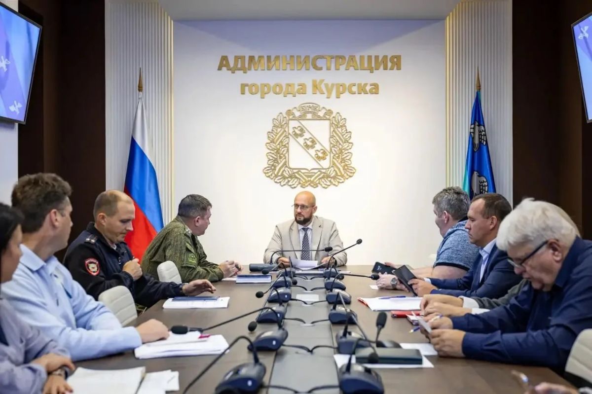 Евгений Маслов провел совещание по вопросам поддержки военной службы по контракту
