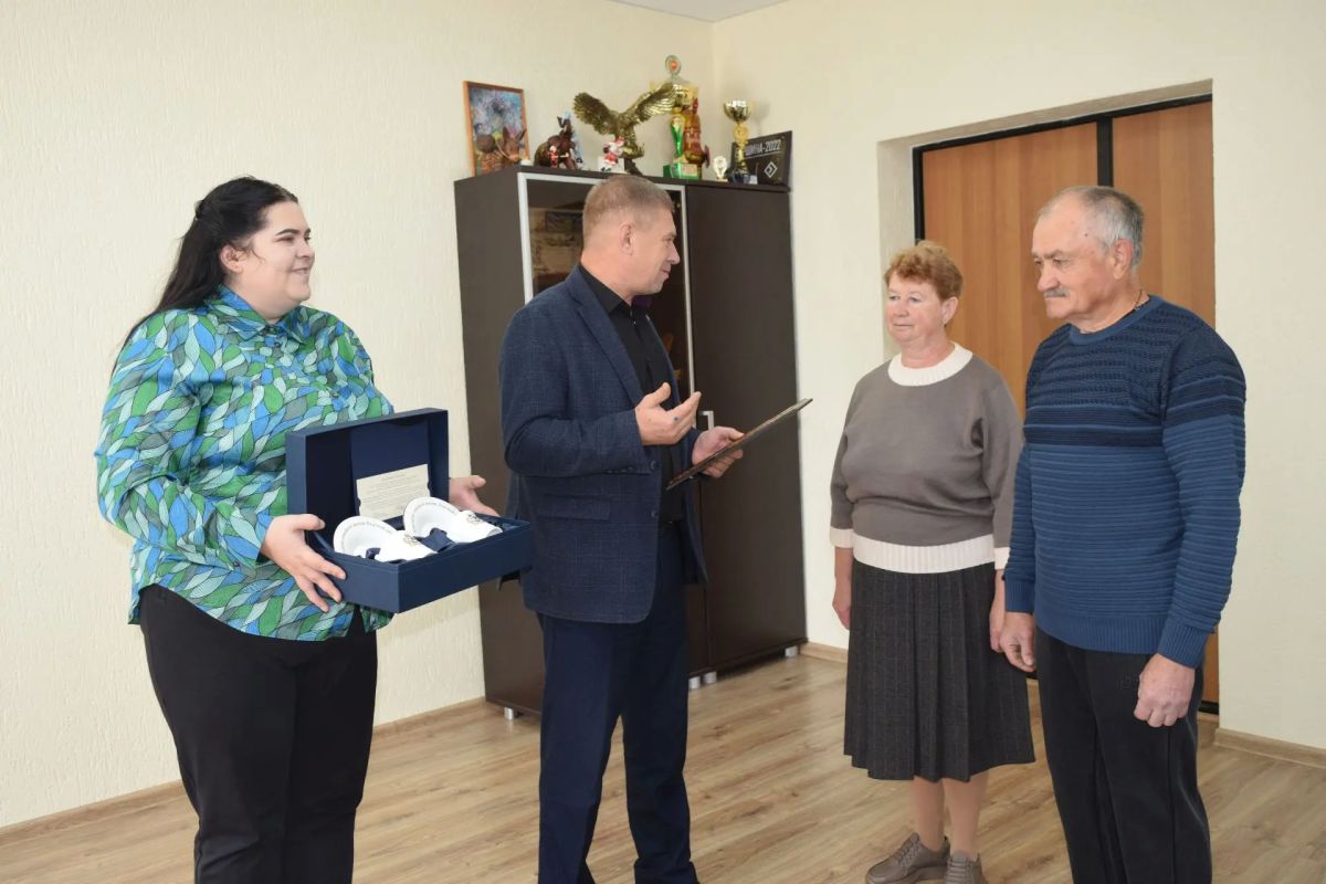 Сегодня юбилей совместной жизни отмечают супруги Владимир Николаевич и Галина Ивановна Овсянниковы из поселка Поныри