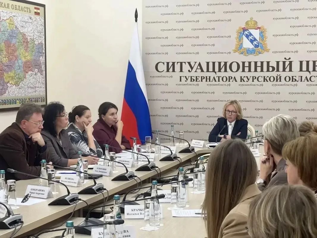 В Доме Советов обсудили промежуточные результаты работы по снижению бюрократической нагрузки на педагогических работников Курской области