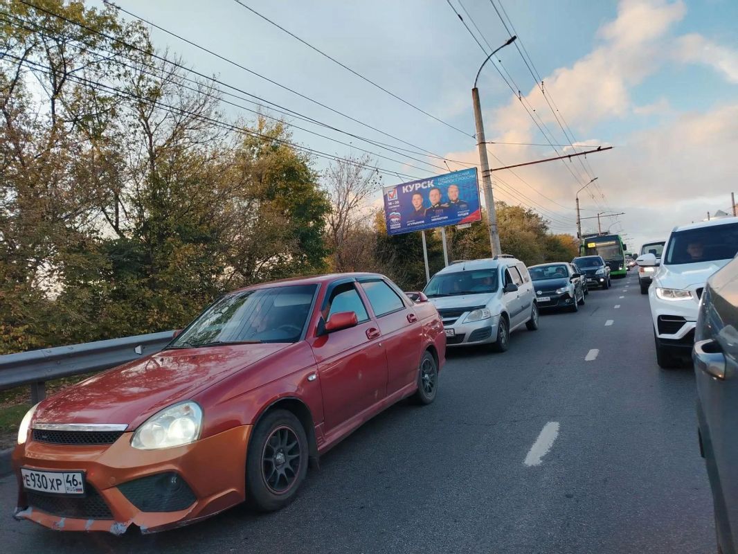 В Курске в связи с затруднением движения по улице Энгельса общественный транспорт временно изменил схему движения