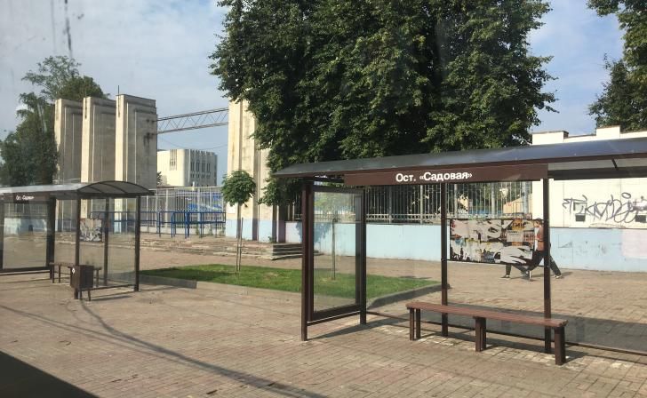 В Курске вандалы повредили 22 новые остановки