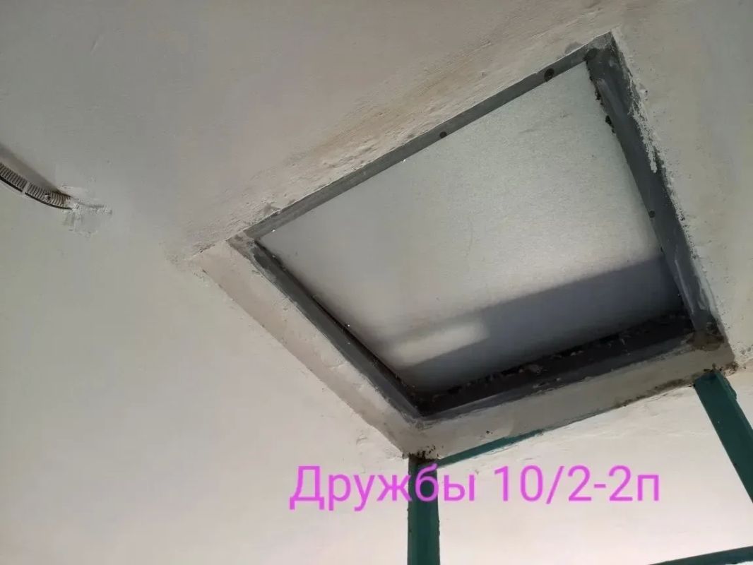 В ходе рассмотрения обращения жителей многоквартирного дома 10/2 по ул. Дружбы г. Железногорска государственной жилищной инспекцией Курской области в адрес ООО "УК-2" было объявлено предостережение о замене выхода на кровлю...