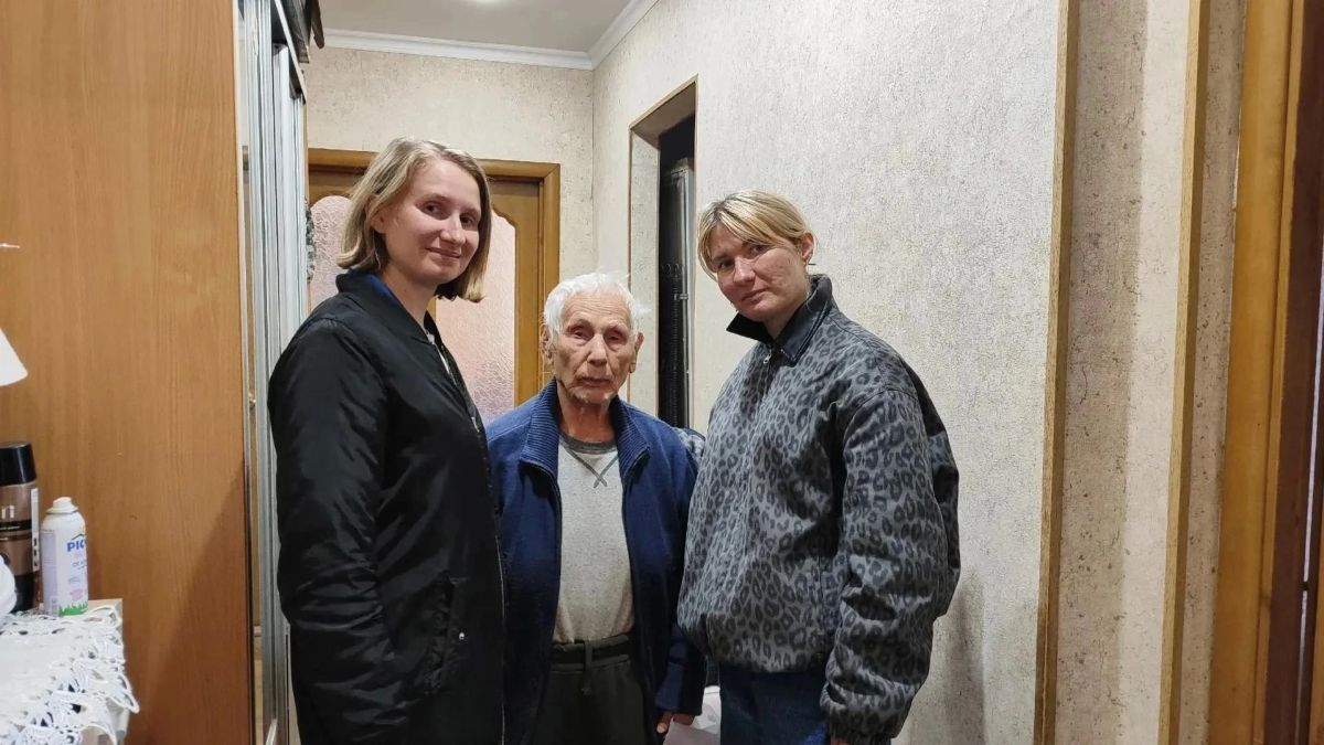 Работники библиотек города Курска по-прежнему поздравляют курян с Днём пожилого человека