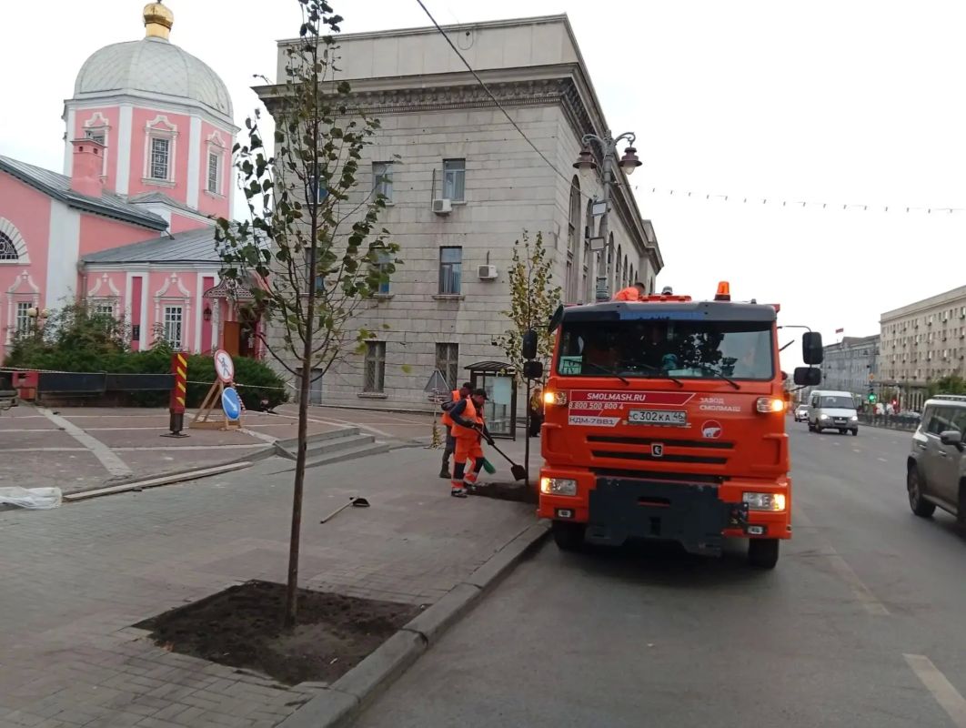 Приятно видеть, как прямо на глазах хорошеет наша главная улица