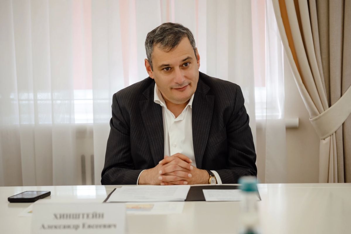 Губернатор Курской области Александр Хинштейн провёл встречу с руководством группы компаний «Грейнрус», которая работает в регионе с 2006 года и входит в число крупных предприятий агропромышленного комплекса