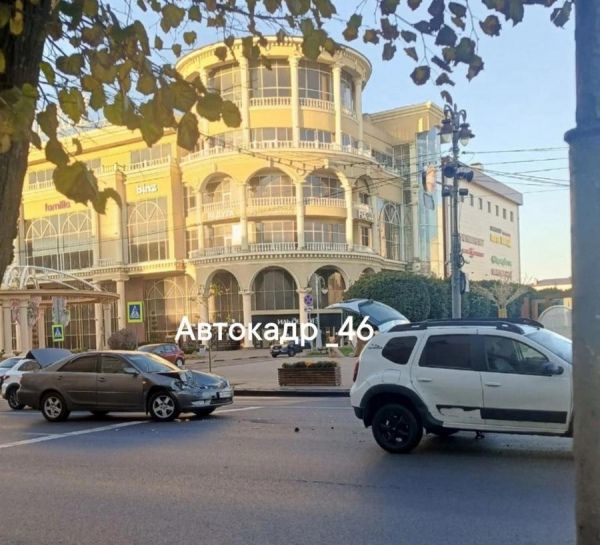 Авария в центре Курска осложнила движение